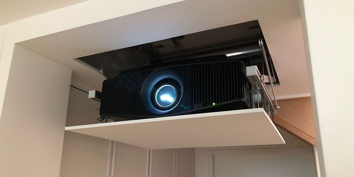 AluLiftHC : L’ascenseur pour videoprojecteurs Home Cinema volumineux